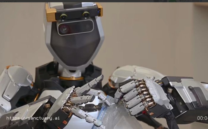 Canadian Sanctuary AI muhandislari dunyodagi eng yaxshi robot qo‘llariga ega robotni yig‘ishdi